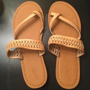 NWOT Universal Thread slip-on Sandals